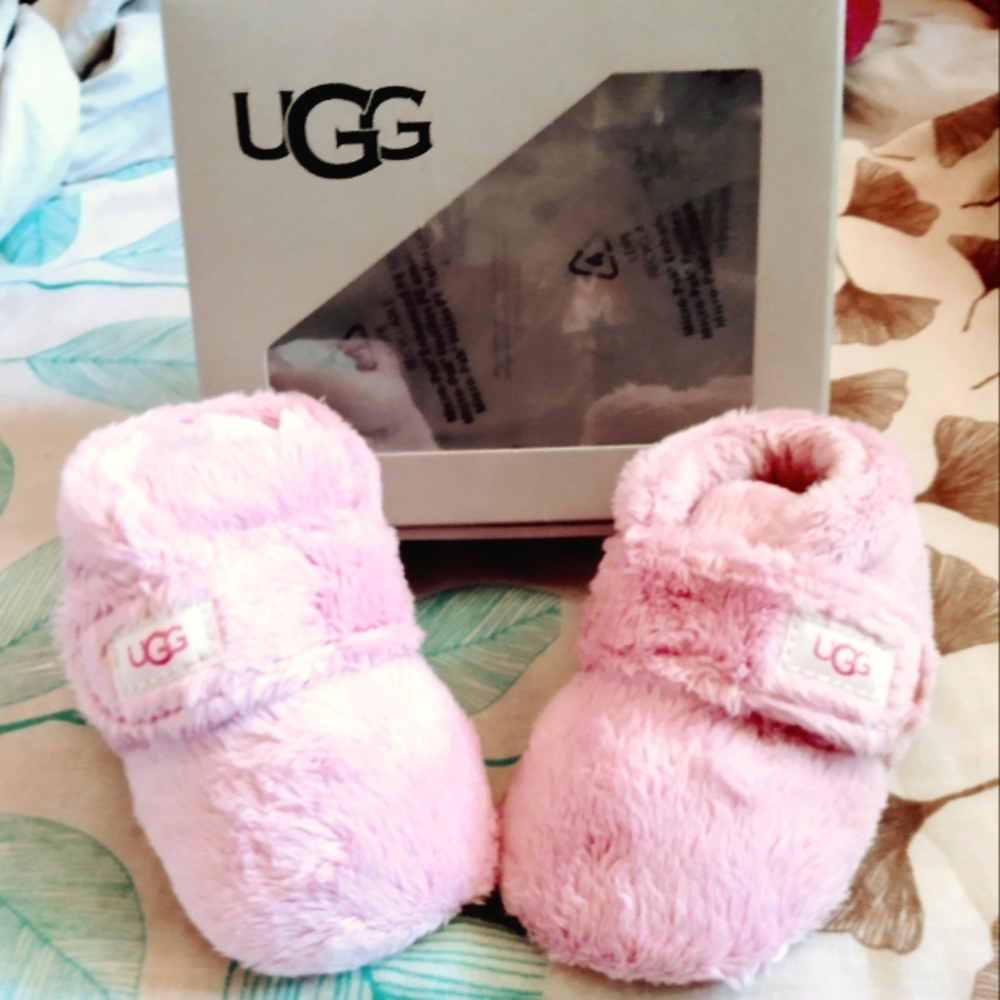 UGG crib baby girl shoes
